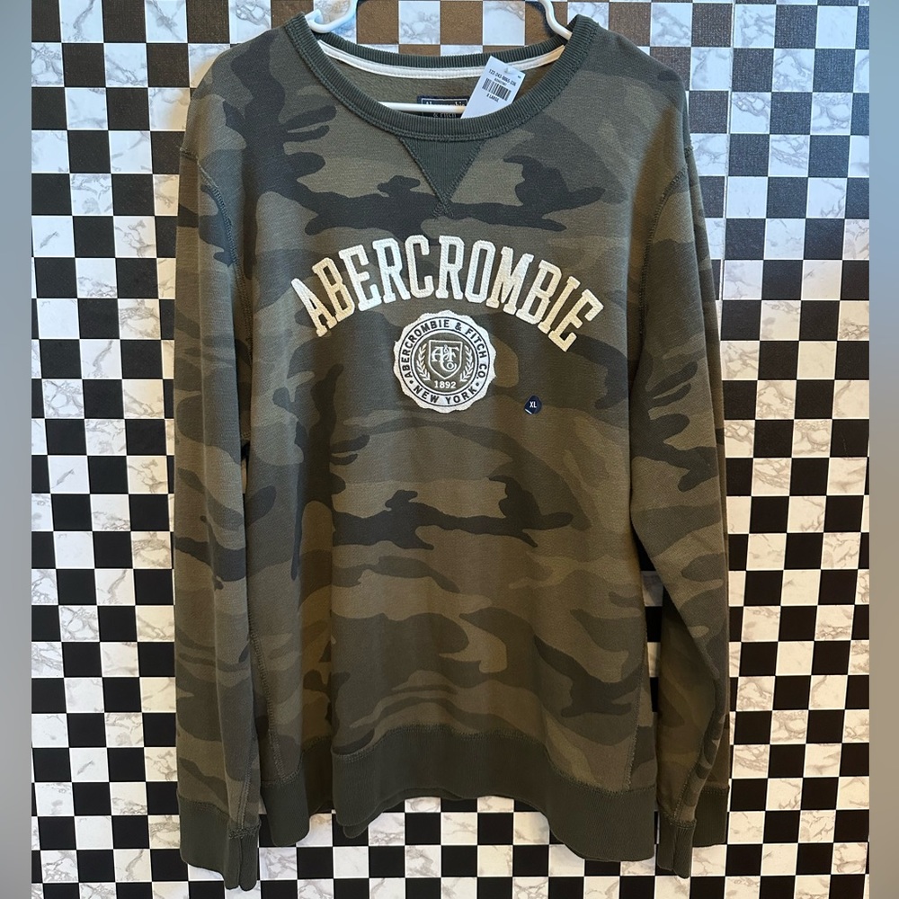NWT Abercrombie & Fitch Men’s logo camo print sweatshirt green XL RETAILS $110